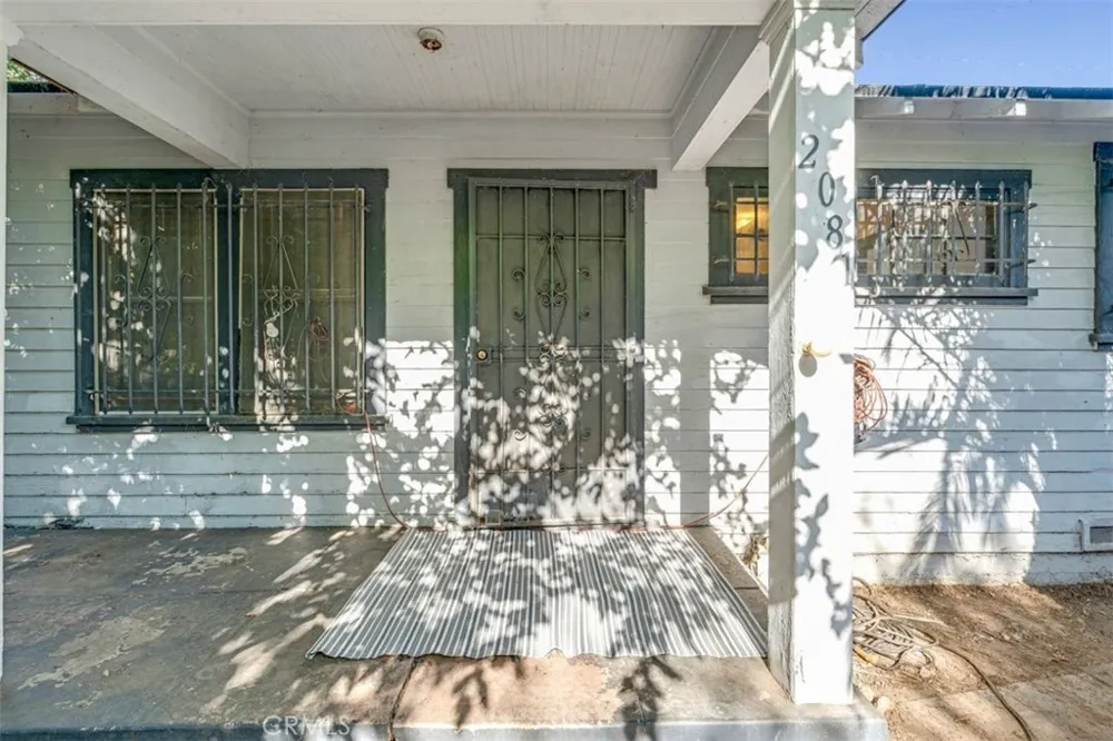 2081 Summit Altadena, CA 91001
