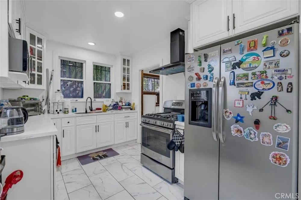 2081 Summit Altadena, CA 91001