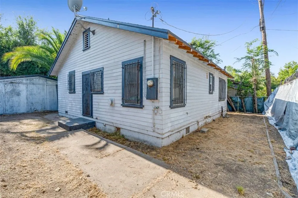 2081 Summit Altadena, CA 91001