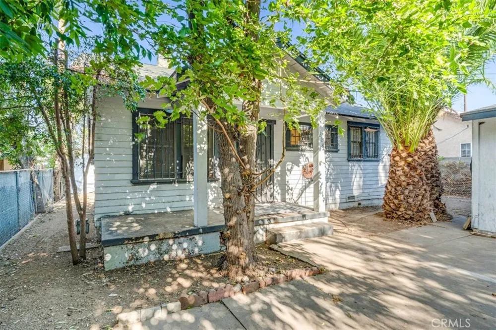 2081 Summit Altadena, CA 91001