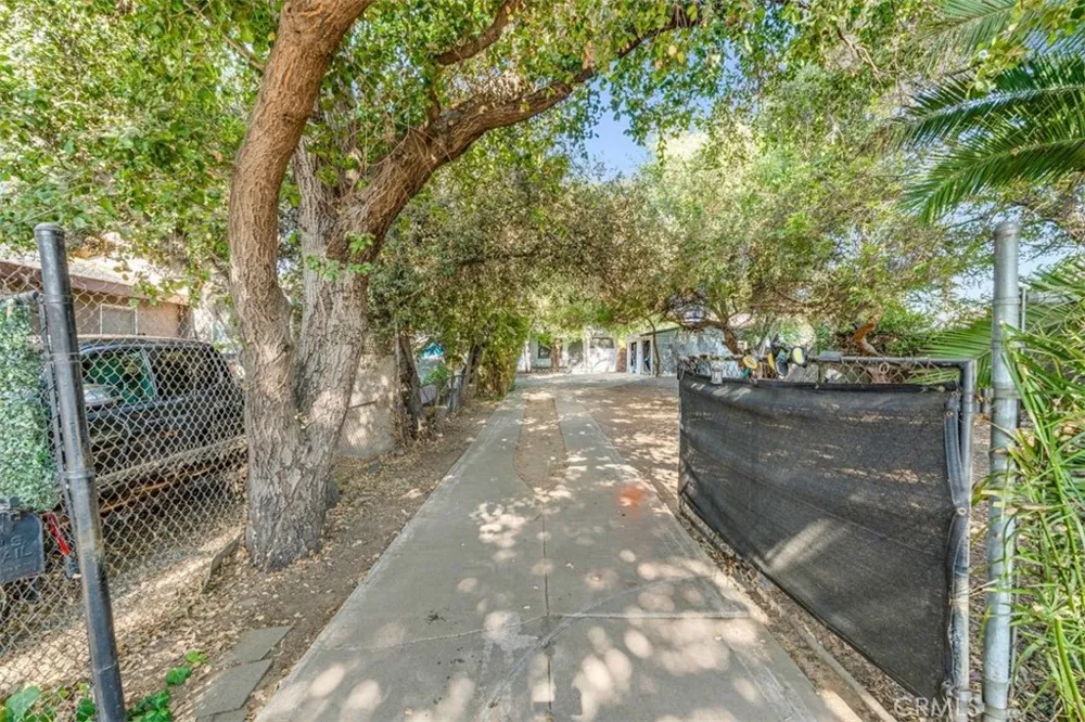 2081 Summit Altadena, CA 91001