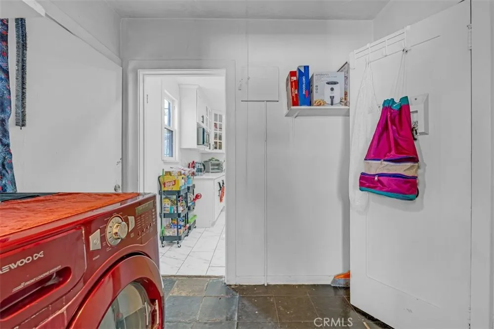 2081 Summit Altadena, CA 91001
