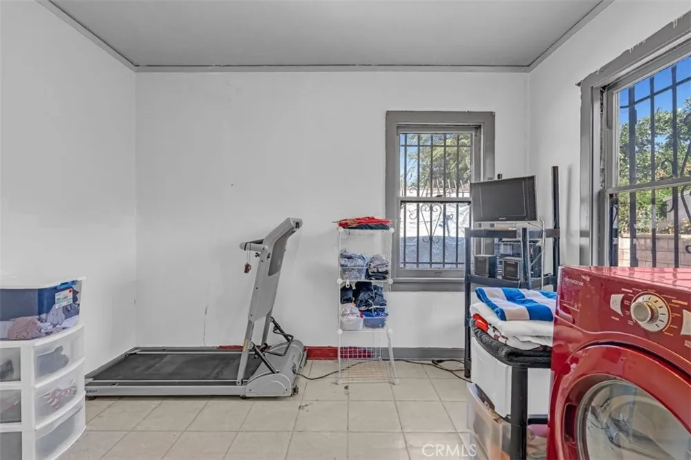 2081 Summit Altadena, CA 91001