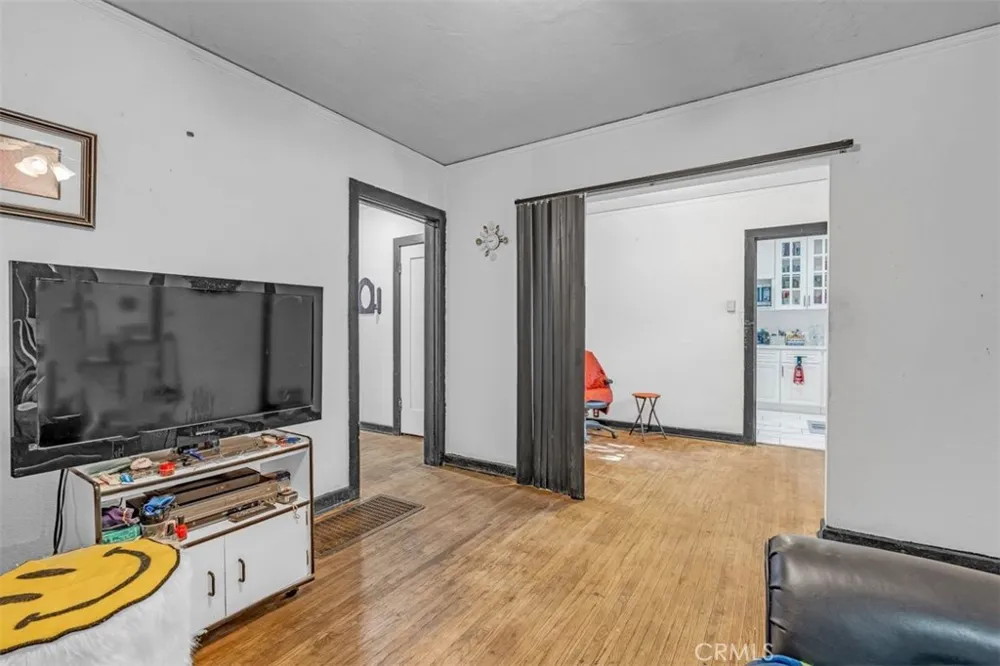 2081 Summit Altadena, CA 91001