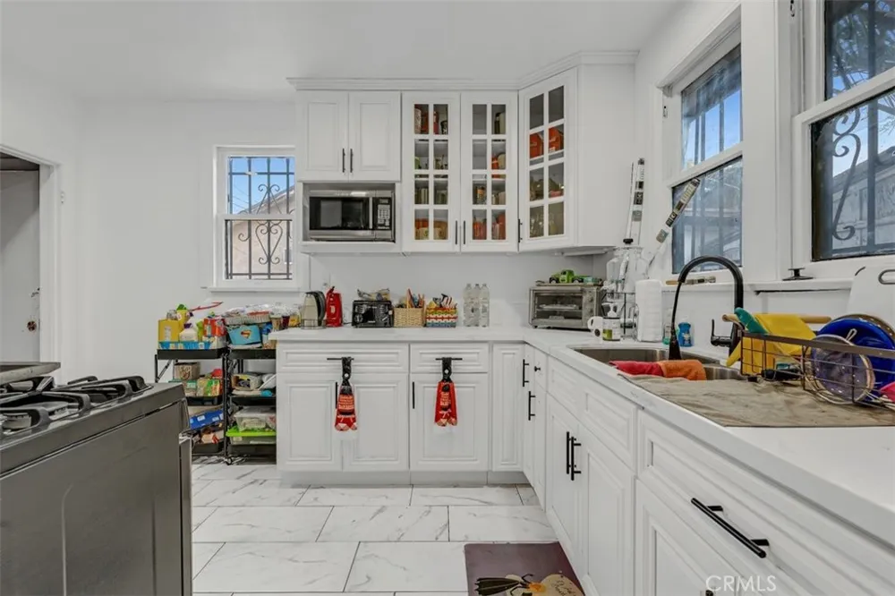 2081 Summit Altadena, CA 91001