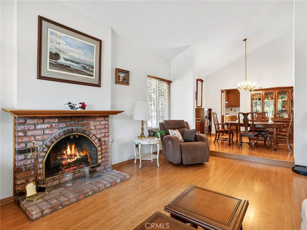 10634 Deering Avenue Chatsworth, CA 91311