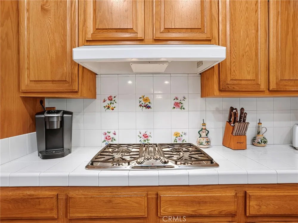 10634 Deering Avenue Chatsworth, CA 91311
