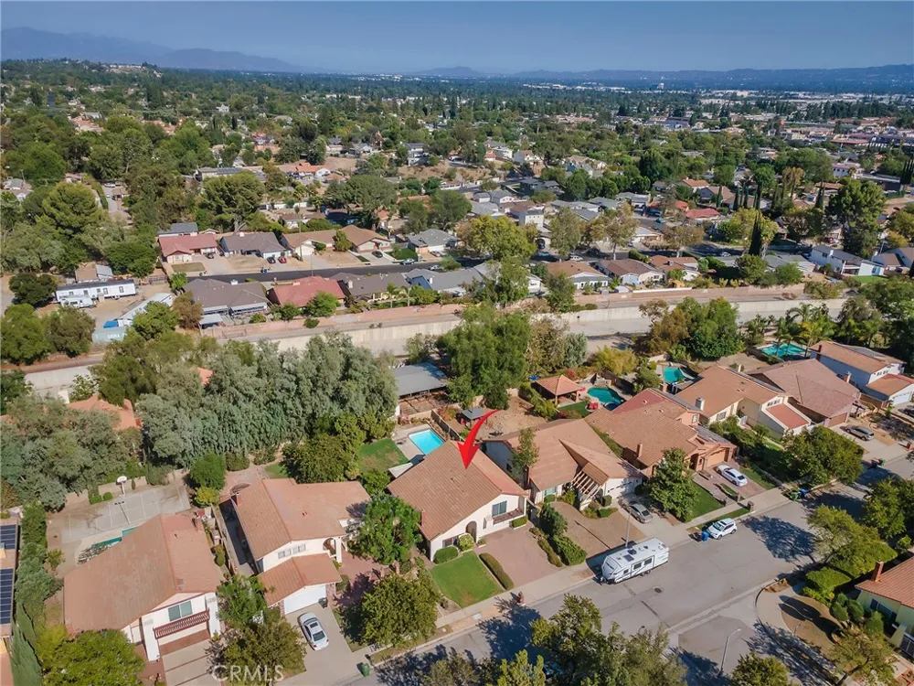 10634 Deering Avenue Chatsworth, CA 91311