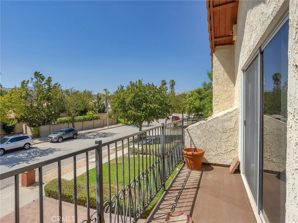 10634 Deering Avenue Chatsworth, CA 91311