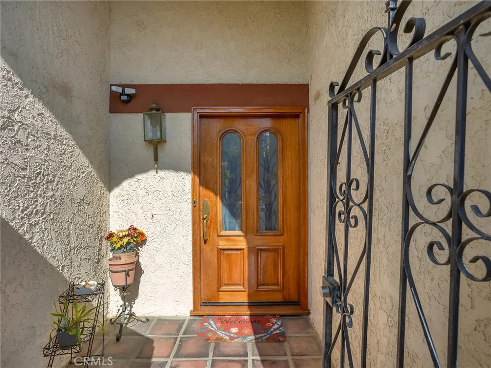 10634 Deering Avenue Chatsworth, CA 91311