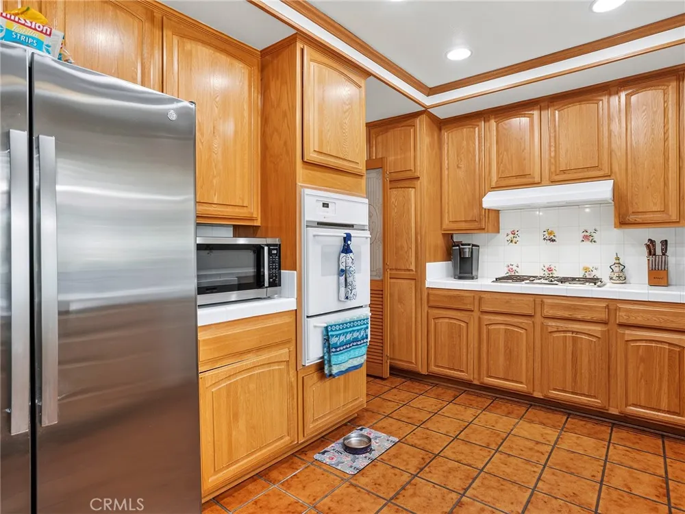 10634 Deering Avenue Chatsworth, CA 91311