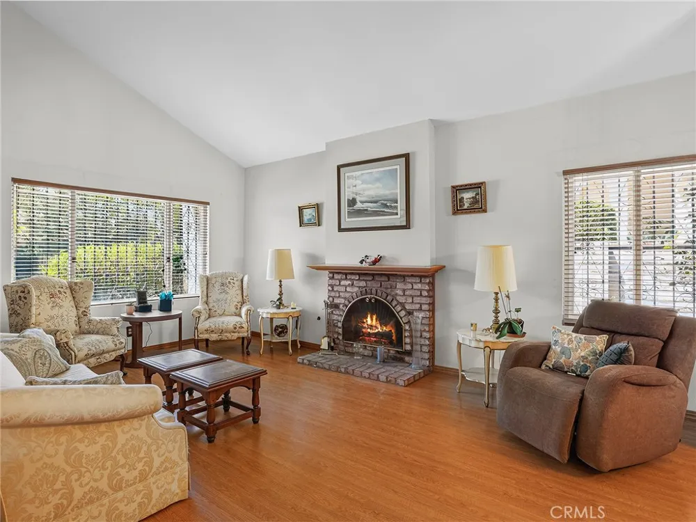 10634 Deering Avenue Chatsworth, CA 91311
