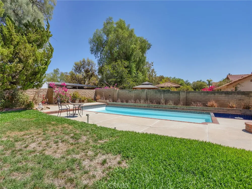 10634 Deering Avenue Chatsworth, CA 91311