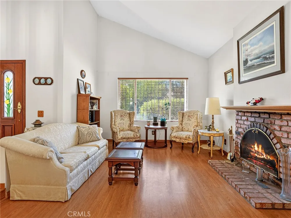 10634 Deering Avenue Chatsworth, CA 91311