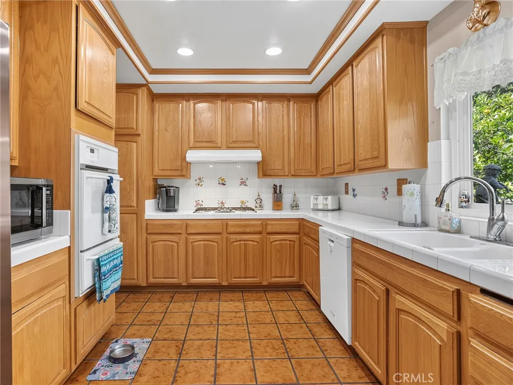 10634 Deering Avenue Chatsworth, CA 91311