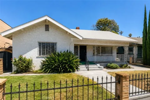 537 W 49th Place