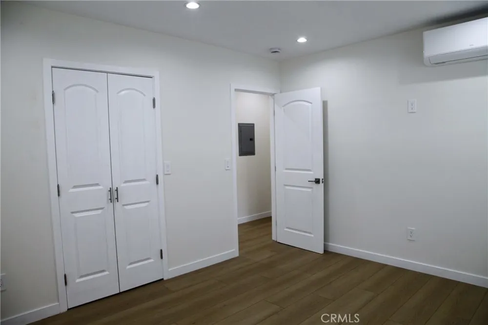 2251 Catalina Street Burbank, CA 91207