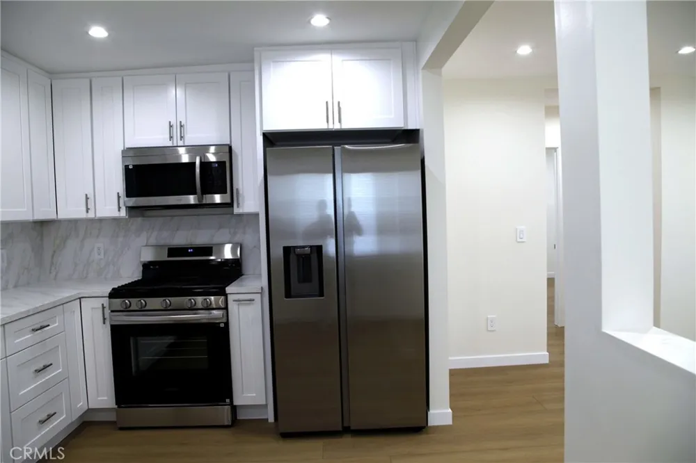 2251 Catalina Street Burbank, CA 91207