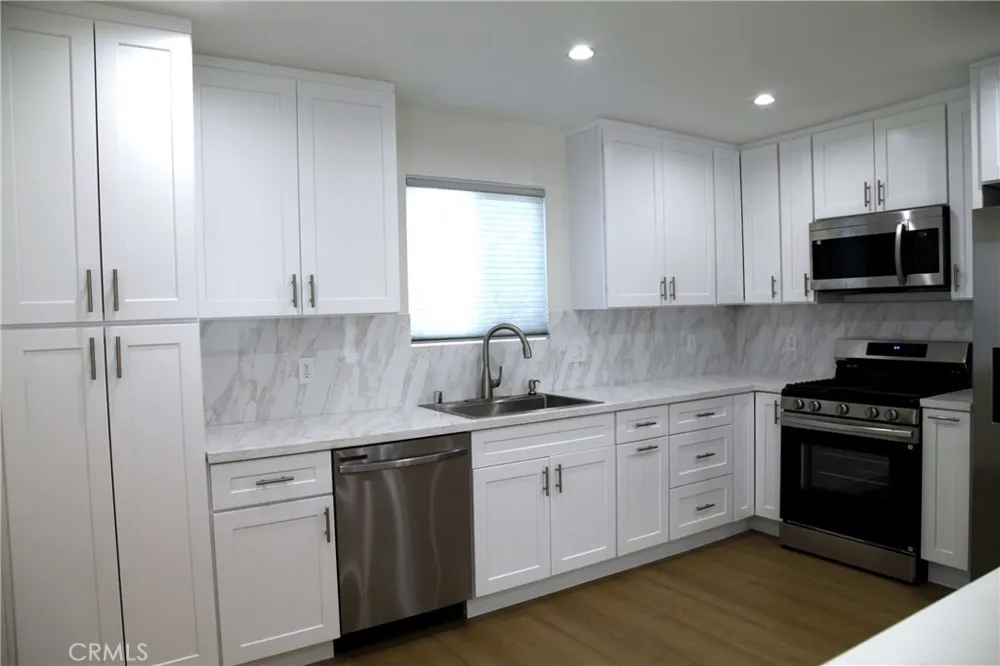 2251 Catalina Street Burbank, CA 91207
