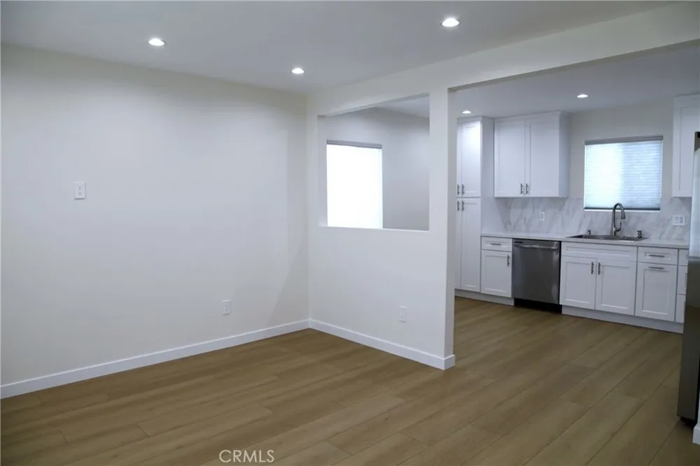 2251 Catalina Street Burbank, CA 91207
