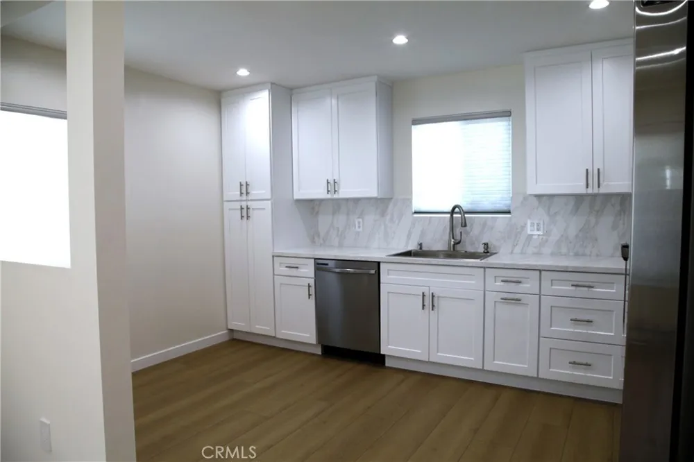 2251 Catalina Street Burbank, CA 91207
