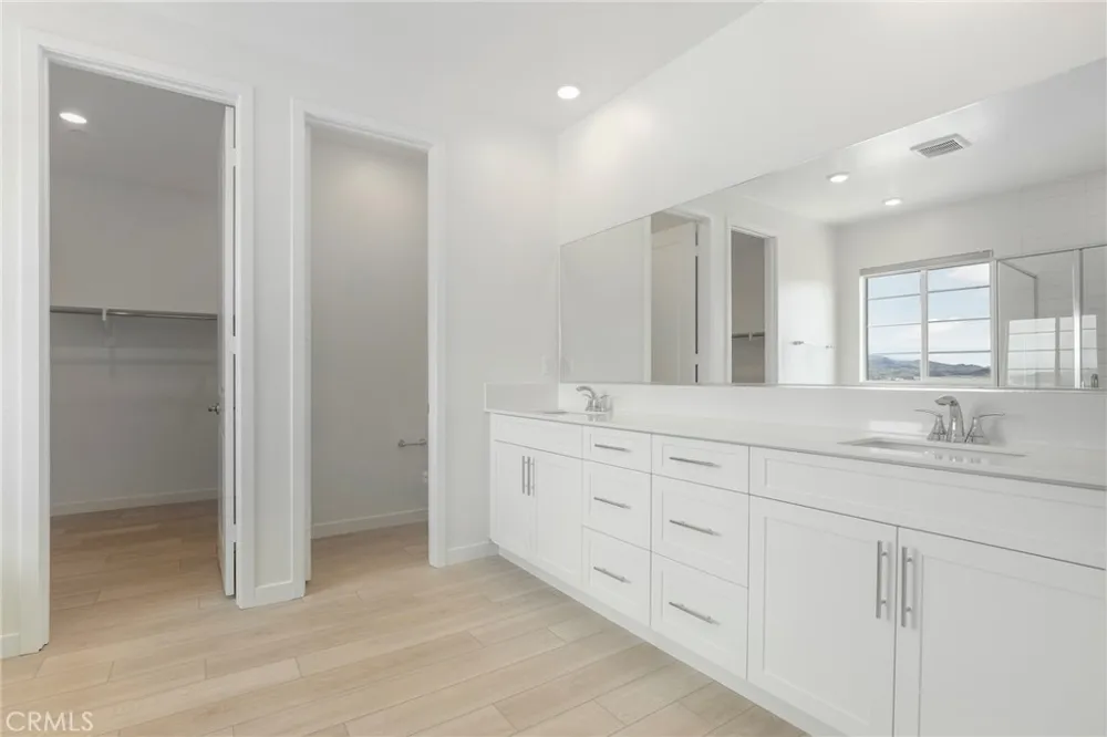 27273 Debut Place Valencia, CA 91381