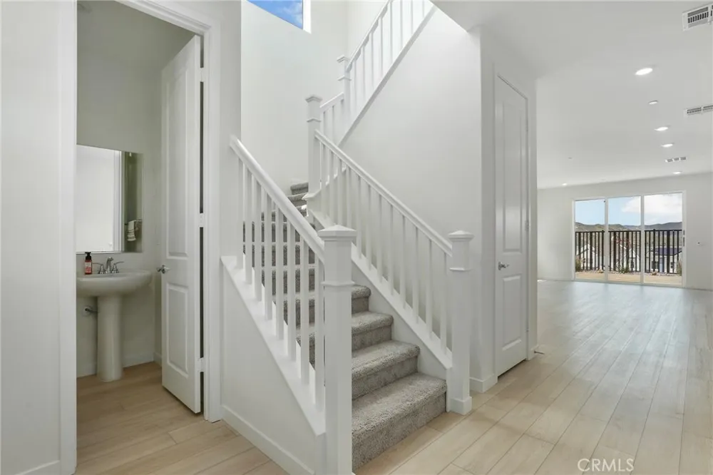 27273 Debut Place Valencia, CA 91381