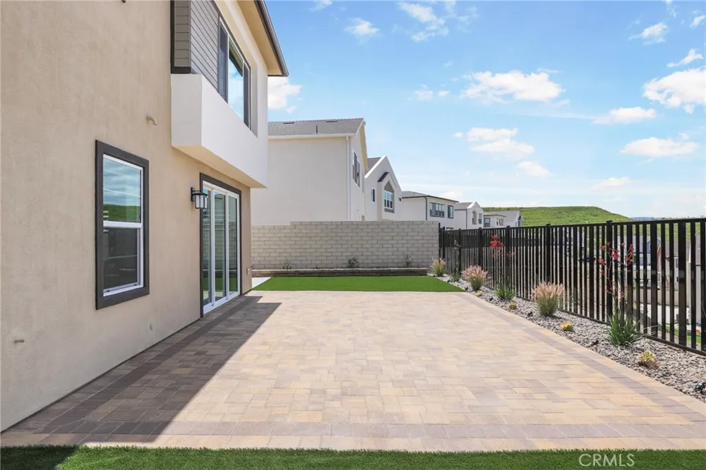 27273 Debut Place Valencia, CA 91381