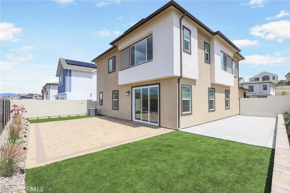 27273 Debut Place Valencia, CA 91381