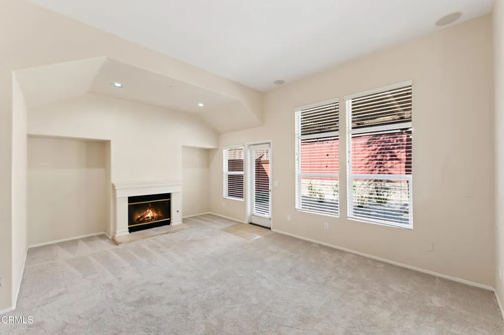 764 Saratoga Avenue Ventura, CA 93003