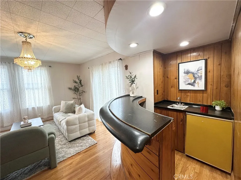 6220 Etiwanda Avenue Tarzana, CA 91335