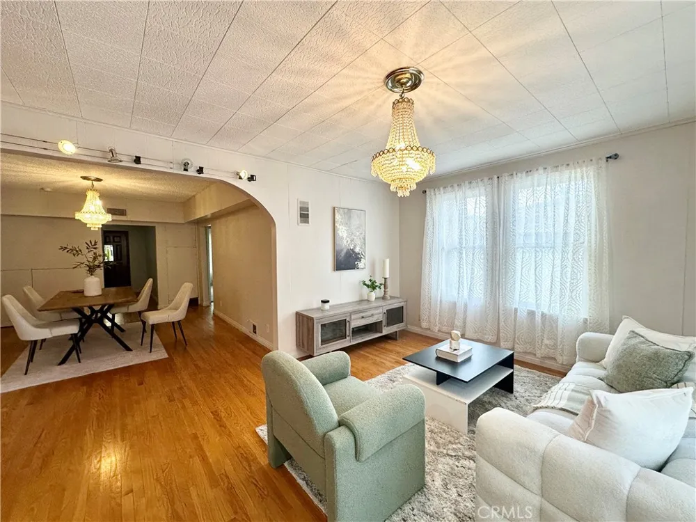6220 Etiwanda Avenue Tarzana, CA 91335