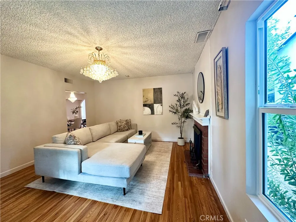 6220 Etiwanda Avenue Tarzana, CA 91335