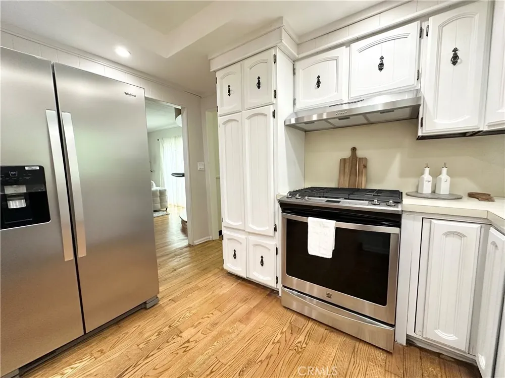 6220 Etiwanda Avenue Tarzana, CA 91335