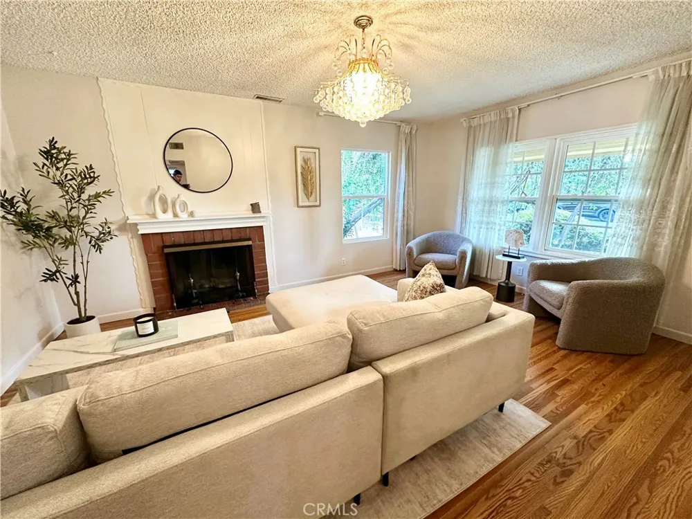 6220 Etiwanda Avenue Tarzana, CA 91335