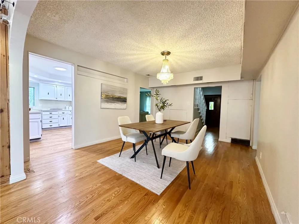 6220 Etiwanda Avenue Tarzana, CA 91335