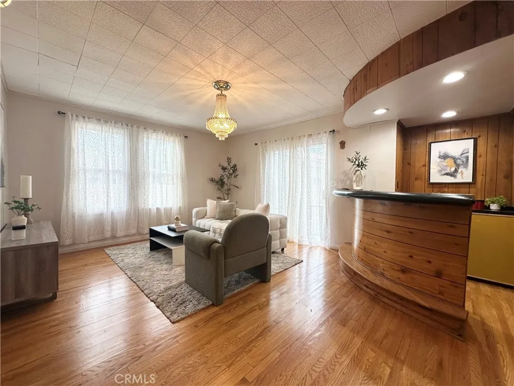 6220 Etiwanda Avenue Tarzana, CA 91335