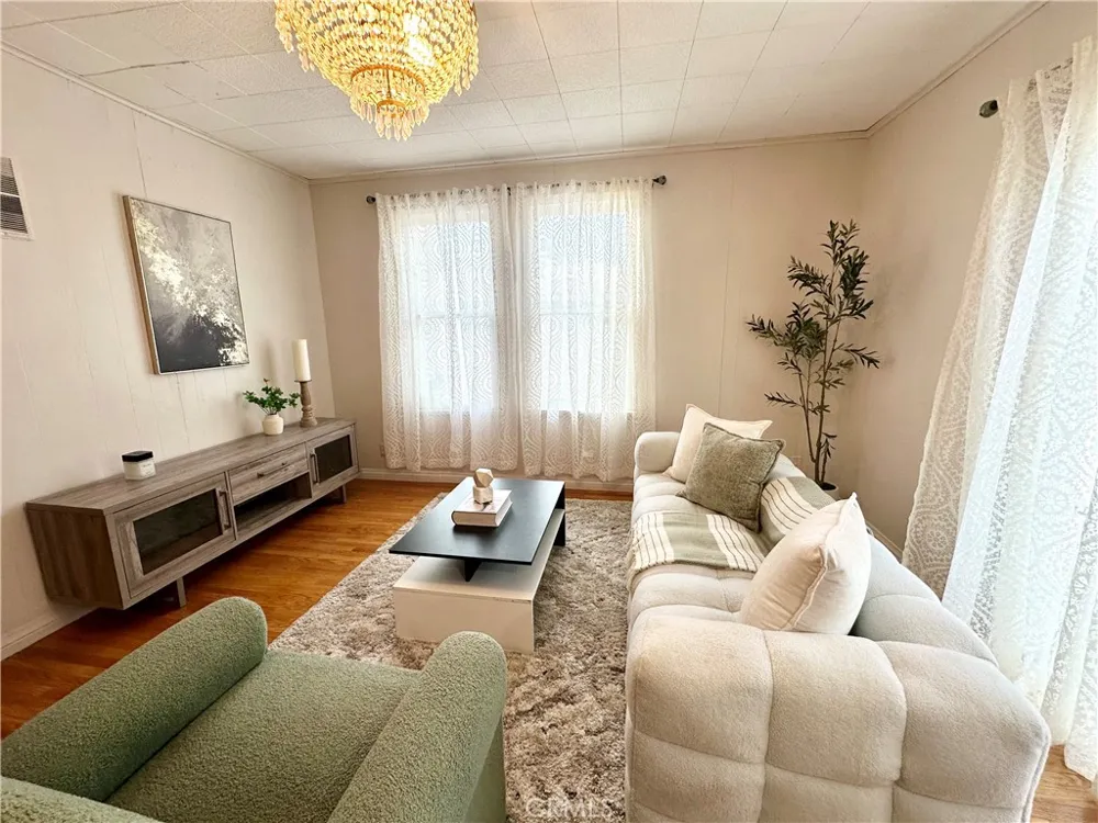 6220 Etiwanda Avenue Tarzana, CA 91335