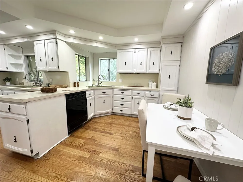 6220 Etiwanda Avenue Tarzana, CA 91335