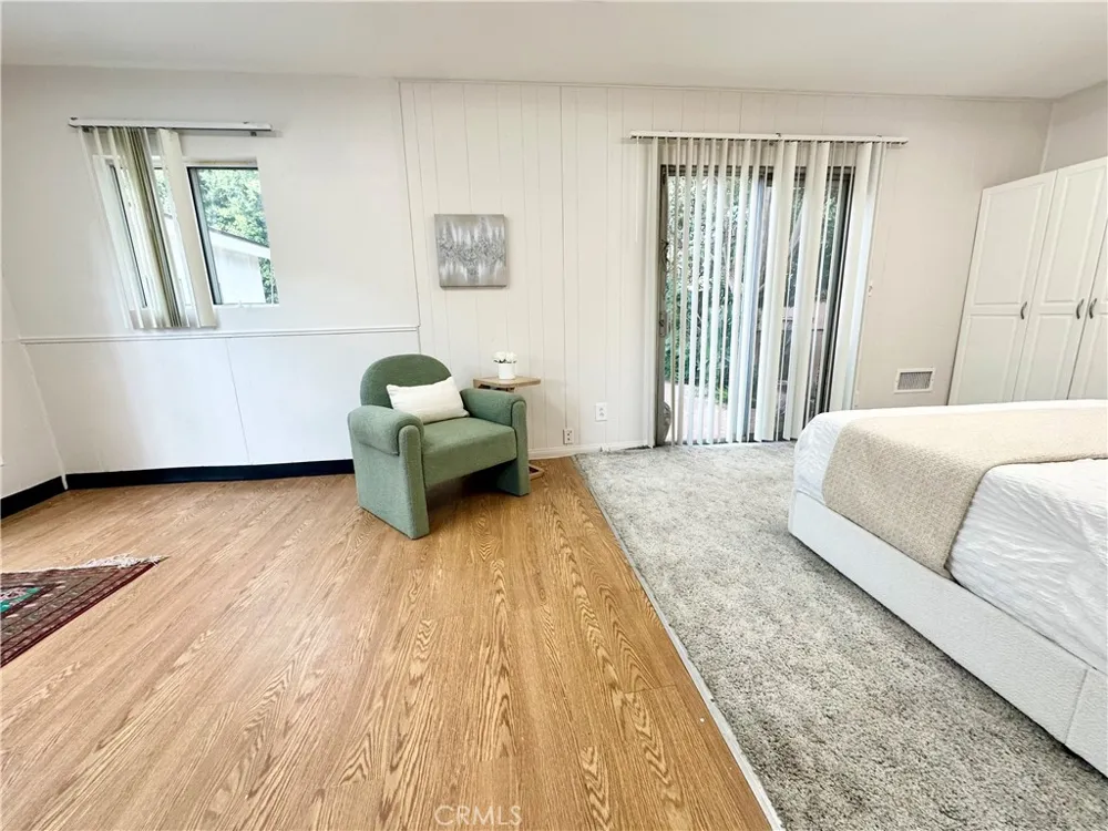 6220 Etiwanda Avenue Tarzana, CA 91335