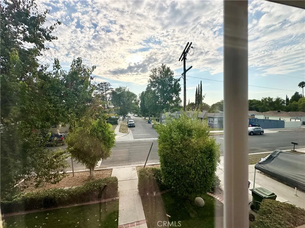 6220 Etiwanda Avenue Tarzana, CA 91335