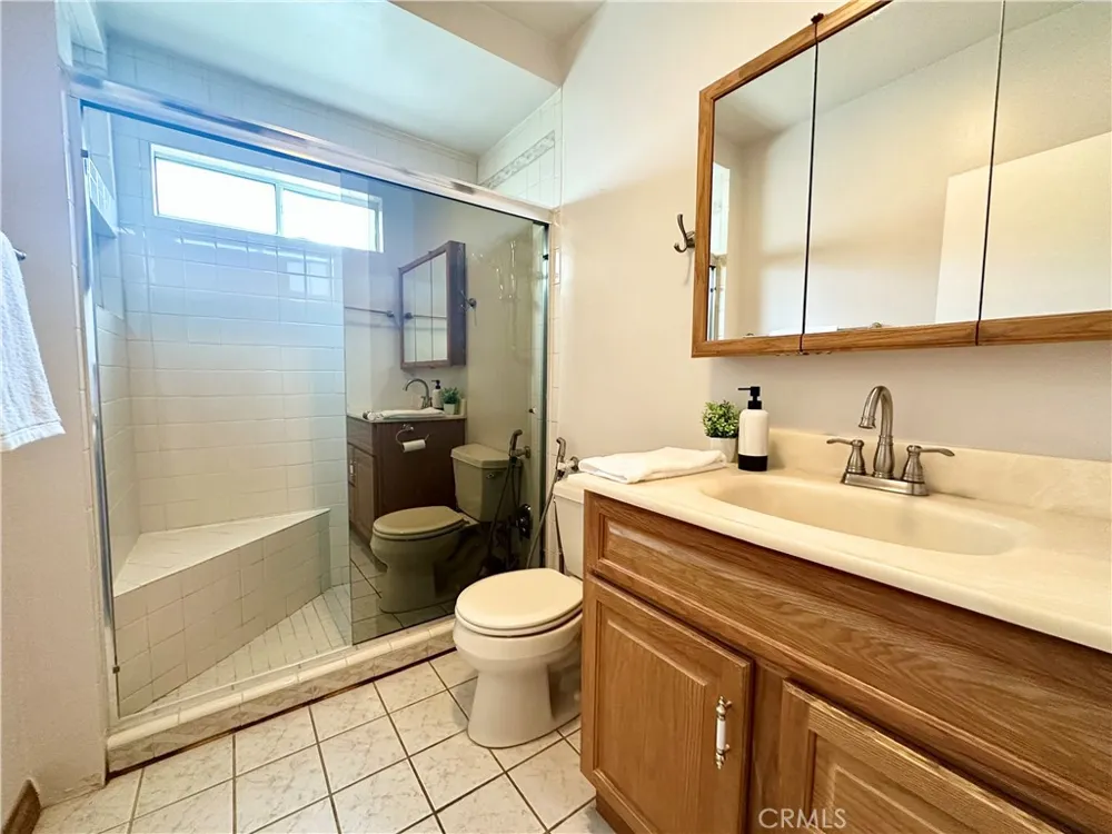 6220 Etiwanda Avenue Tarzana, CA 91335