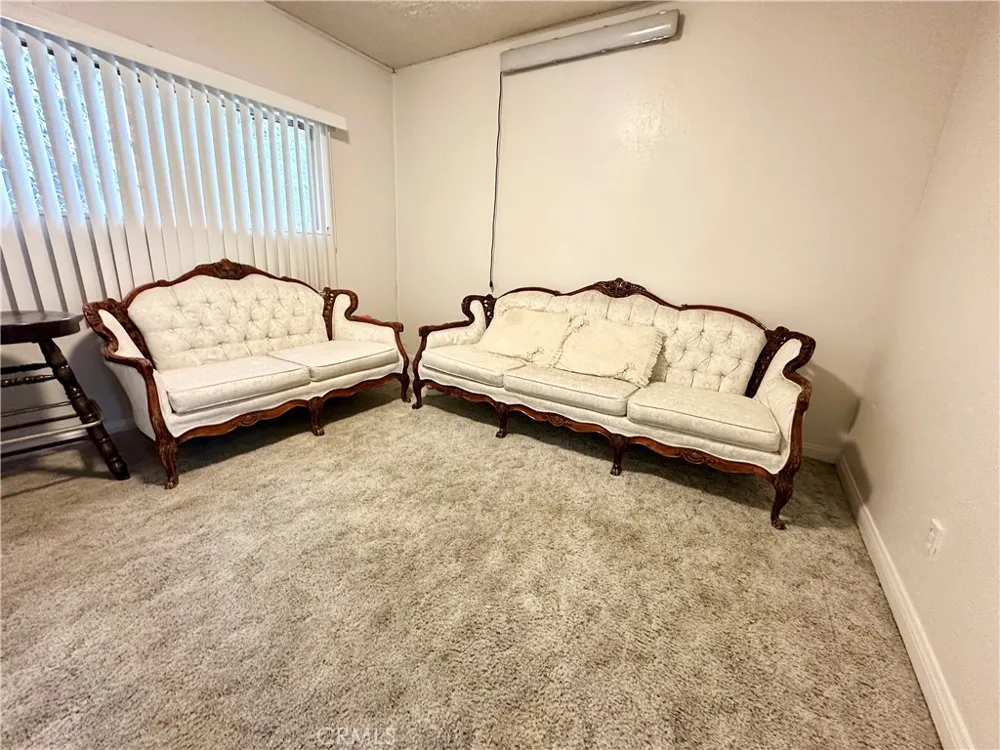 6220 Etiwanda Avenue Tarzana, CA 91335