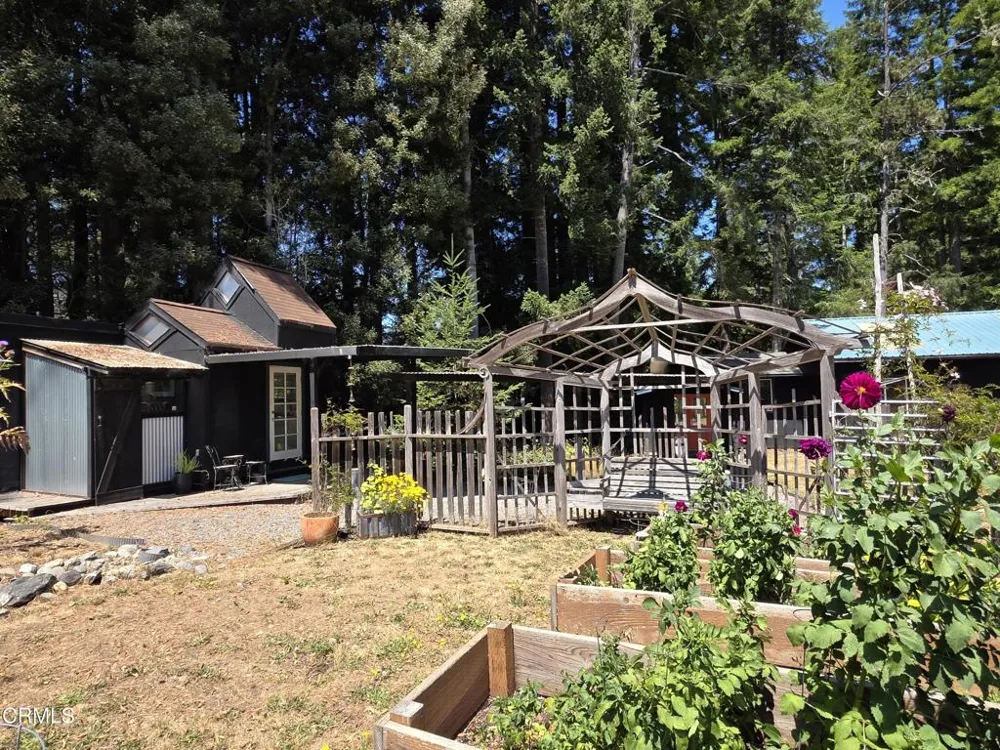 6951 Road 18 Little River, CA 95456