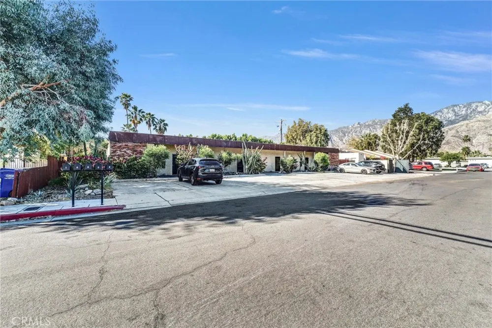 3737 E Calle De Carlos Palm Springs, CA 92264