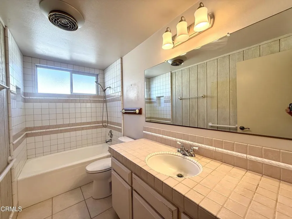 5392 Queens Street Ventura, CA 93003