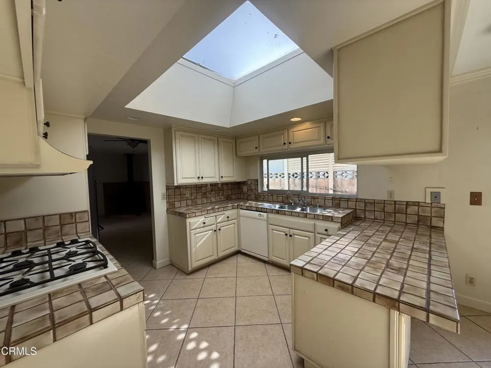 5392 Queens Street Ventura, CA 93003