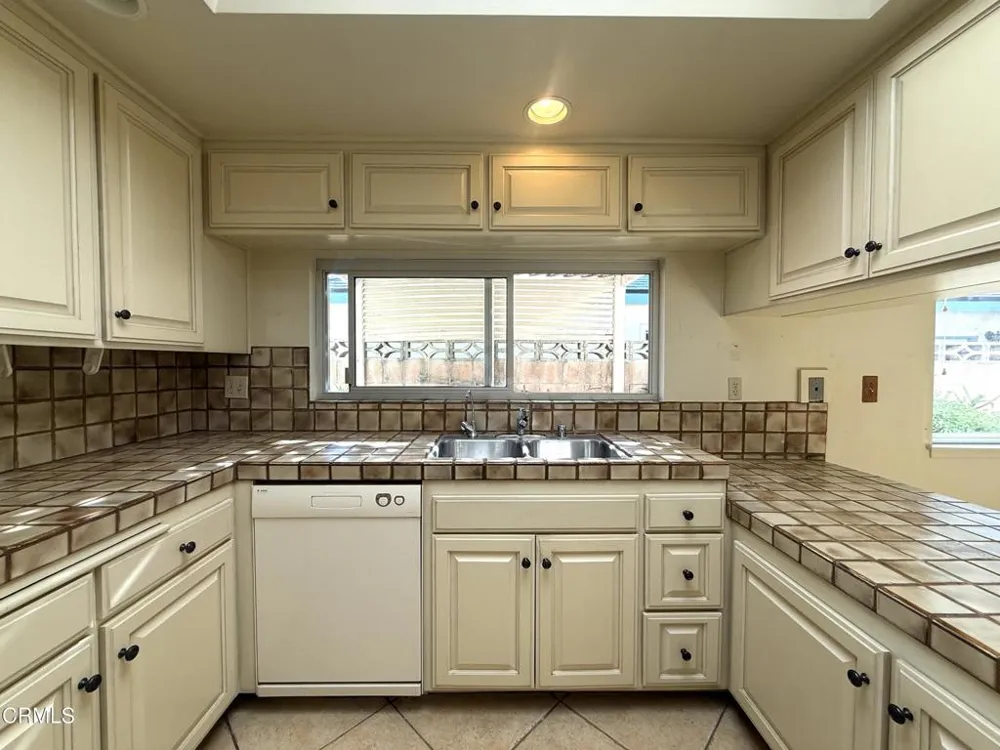 5392 Queens Street Ventura, CA 93003