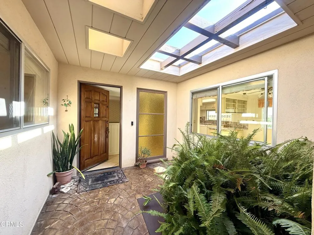 5392 Queens Street Ventura, CA 93003