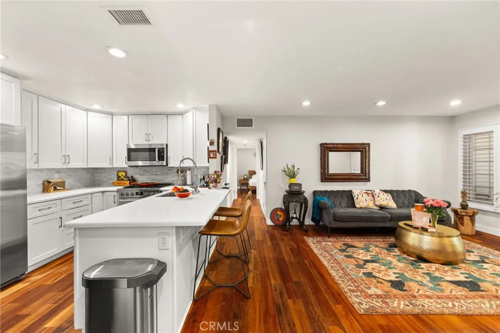 3860 Amberly Inglewood, CA 90305